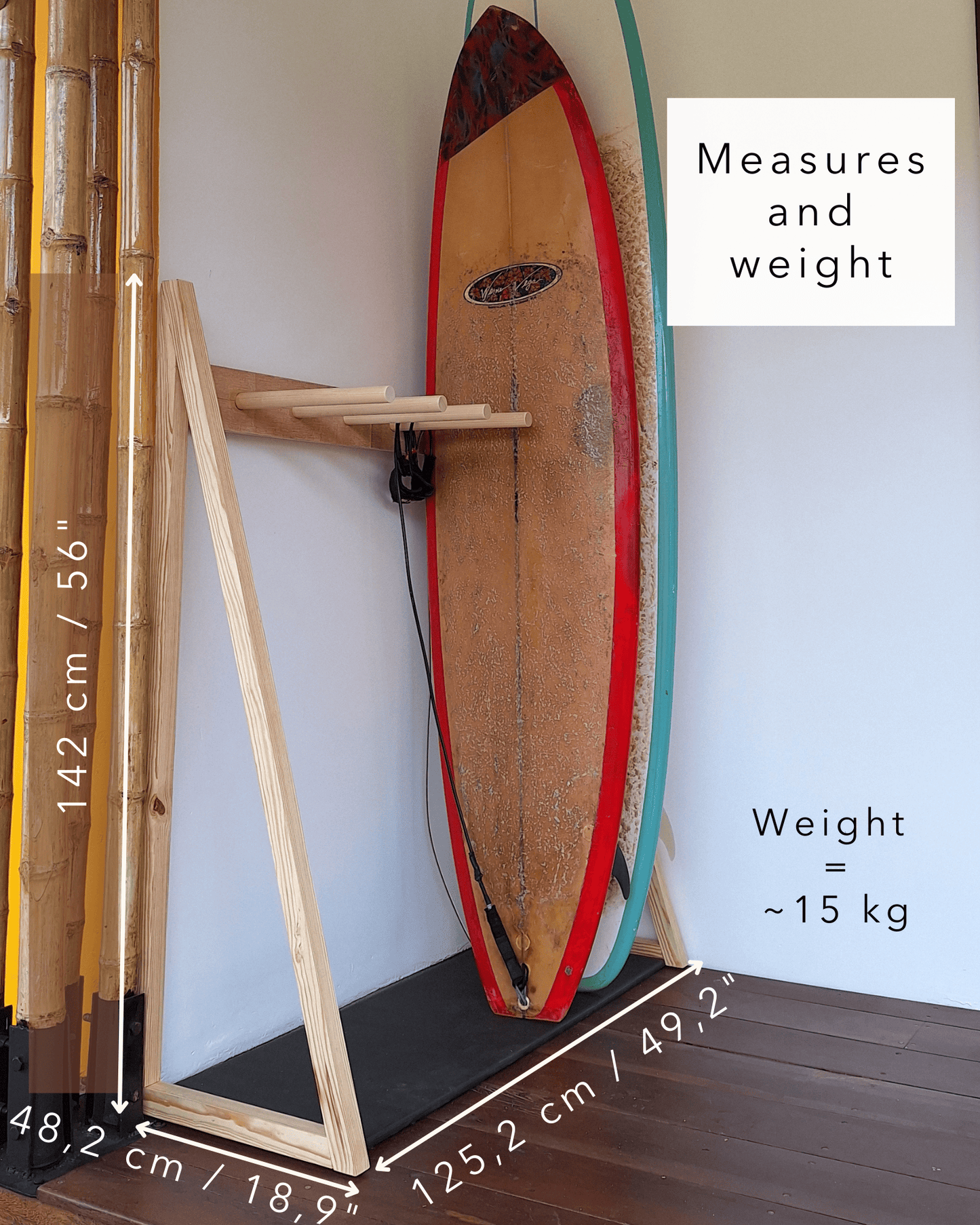 Estante para surf de madera y negro