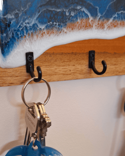 Detail of the wave in the key holder